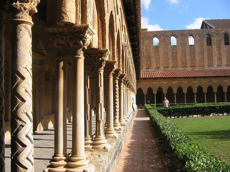 Immagine descrittiva - https://it.wikipedia.org/wiki/Duomo_di_Monreale#/media/File:Monreale_Cloister3.jpg Immagine descrittiva - https://it.wikipedia.org/wiki/Duomo_di_Monreale#/media/File:Monreale_Cloister3.jpg