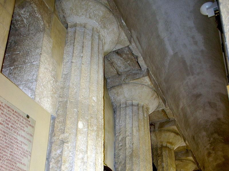 Colonne dell'antico Tempio di Atena Colonne dell'antico Tempio di Atena