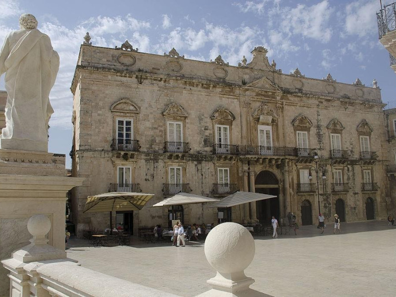 Immagine descrittiva - https://commons.wikimedia.org/wiki/User:Pjt56