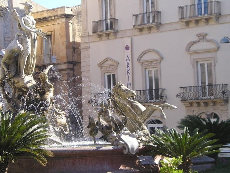 Fontana di Diana Fontana di Diana