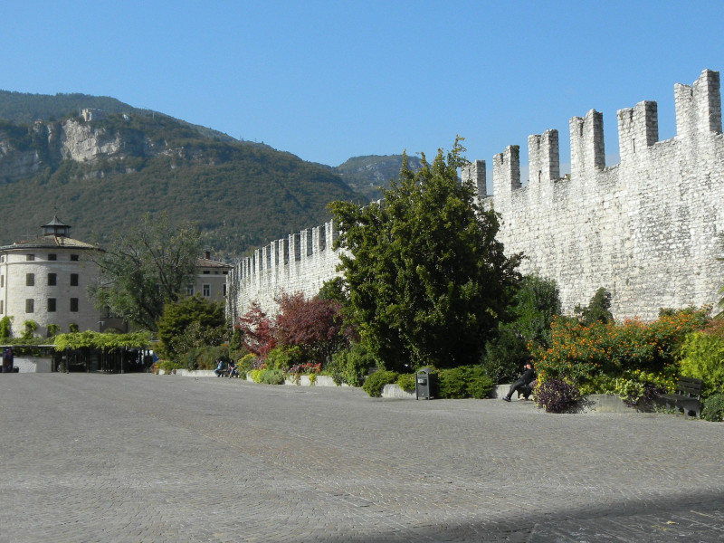 Immagine descrittiva - http://trentinomotoadventure.files.wordpress.com/2011/10/dscn2416.jpg