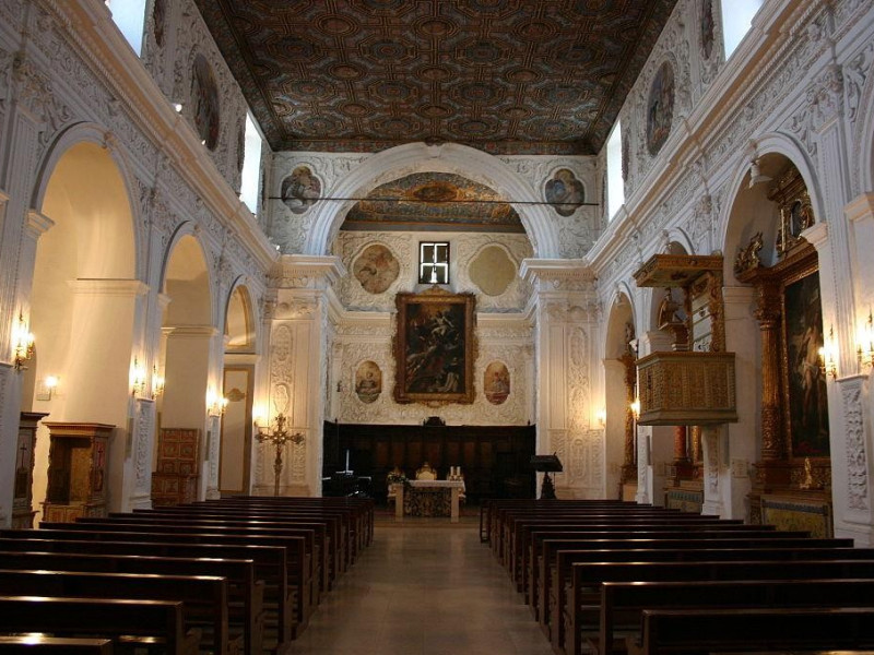 Immagine descrittiva - https://it.wikipedia.org/wiki/Taverna_(Italia)#/media/File:Navata_Chiesa_San_Domenico_Taverna.JPG Immagine descrittiva - https://it.wikipedia.org/wiki/Taverna_(Italia)#/media/File:Navata_Chiesa_San_Domenico_Taverna.JPG