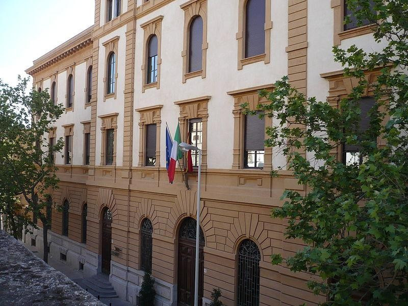 Immagine descrittiva - https://it.wikipedia.org/wiki/Palazzo_delle_Poste_(Caltanissetta)#/media/File:Poste_vecchie_3.JPG Immagine descrittiva - https://it.wikipedia.org/wiki/Palazzo_delle_Poste_(Caltanissetta)#/media/File:Poste_vecchie_3.JPG