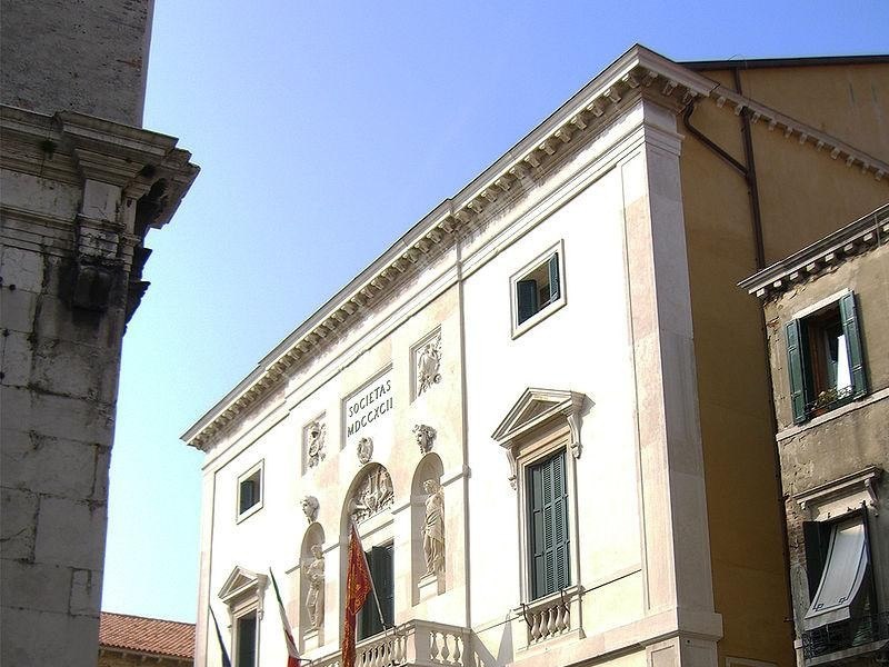 Immagine descrittiva - https://commons.wikimedia.org/wiki/User:AndreasPraefcke Immagine descrittiva - https://commons.wikimedia.org/wiki/User:AndreasPraefcke