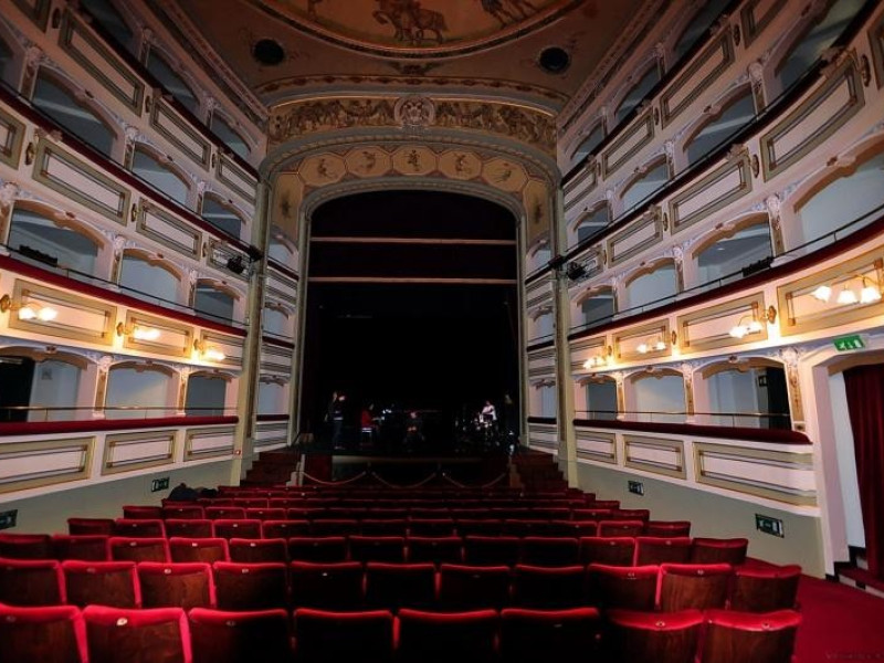 Immagine descrittiva - http://rete.comuni-italiani.it/wiki/File:Enna_-_Teatro_Garibaldi_-_Interno.jpg Immagine descrittiva - http://rete.comuni-italiani.it/wiki/File:Enna_-_Teatro_Garibaldi_-_Interno.jpg