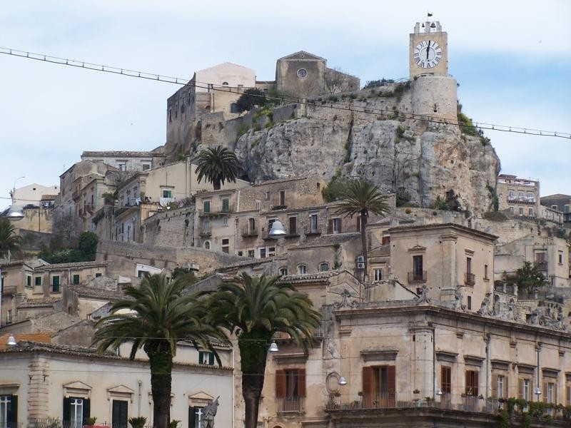 Immagine descrittiva - https://it.wikipedia.org/wiki/Modica#/media/File:Castello_Modica.jpg Immagine descrittiva - https://it.wikipedia.org/wiki/Modica#/media/File:Castello_Modica.jpg