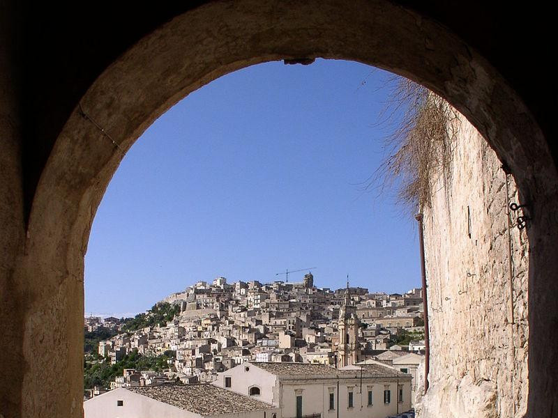 Immagine descrittiva - https://it.wikipedia.org/wiki/Modica#/media/File:Palazzo-contea.JPG Immagine descrittiva - https://it.wikipedia.org/wiki/Modica#/media/File:Palazzo-contea.JPG