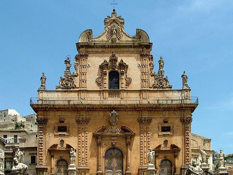Immagine descrittiva - https://it.wikipedia.org/wiki/Duomo_di_San_Pietro_(Modica)#/media/File:Modica_San_Pietro_2006.jpg Immagine descrittiva - https://it.wikipedia.org/wiki/Duomo_di_San_Pietro_(Modica)#/media/File:Modica_San_Pietro_2006.jpg