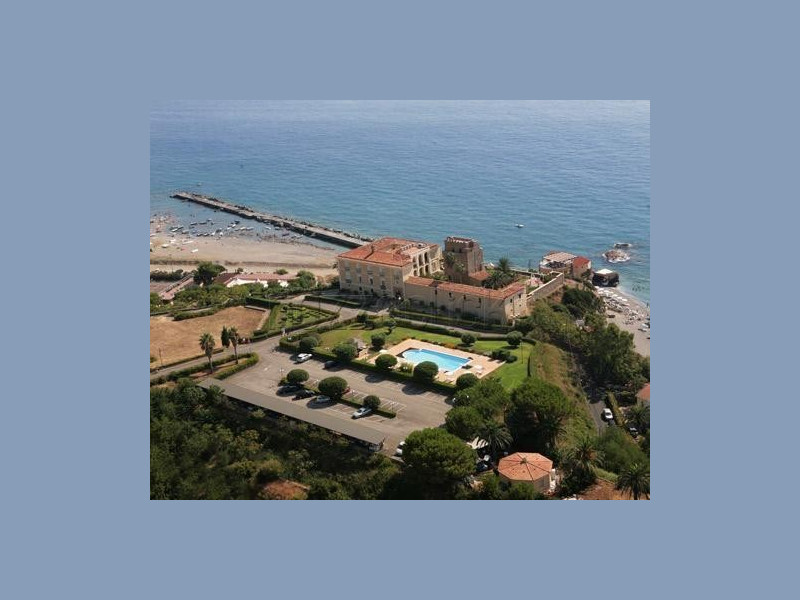 Immagine descrittiva - http://statics.bodaclickgroup.com/media/cache/storefront_gallery/www.nozzeclick.com/img/img_moll/premium/galeria_marcada/25mil/62dec/palazzo-del-capo-37637.jpg Immagine descrittiva - http://statics.bodaclickgroup.com/media/cache/storefront_gallery/www.nozzeclick.com/img/img_moll/premium/galeria_marcada/25mil/62dec/palazzo-del-capo-37637.jpg