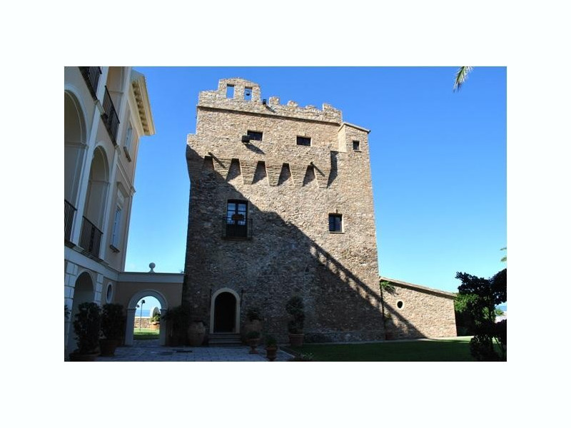 Immagine descrittiva - http://www.calabriaportal.com/images/gallery/torri/bonifatifella/torre_di_fella_01.jpg Immagine descrittiva - http://www.calabriaportal.com/images/gallery/torri/bonifatifella/torre_di_fella_01.jpg