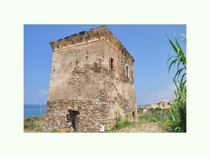 Immagine descrittiva - http://www.calabriaportal.com/images/gallery/torrebonifatiparise/torre_di_parise01.jpg Immagine descrittiva - http://www.calabriaportal.com/images/gallery/torrebonifatiparise/torre_di_parise01.jpg