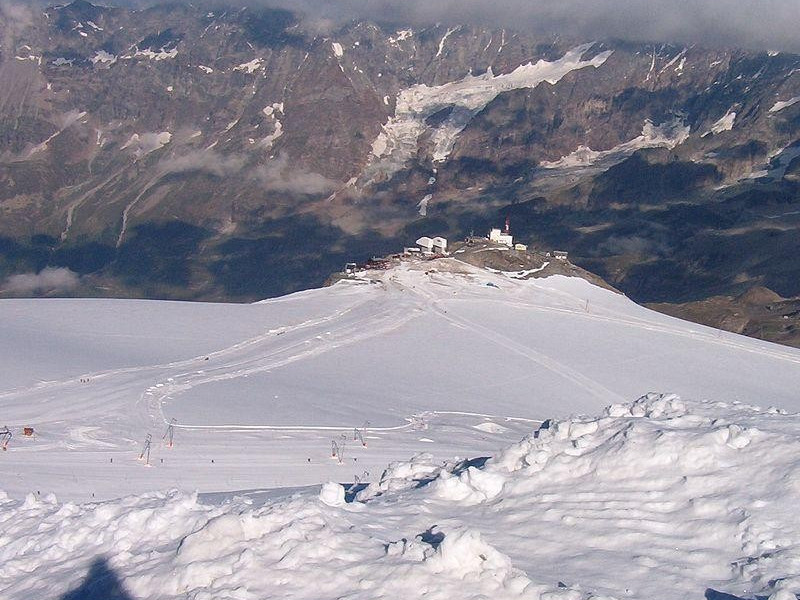 Immagine descrittiva - https://upload.wikimedia.org/wikipedia/commons/thumb/c/c8/Plateau_Ros%C3%A0_002.JPG/800px-Plateau_Ros%C3%A0_002.JPG Immagine descrittiva - https://upload.wikimedia.org/wikipedia/commons/thumb/c/c8/Plateau_Ros%C3%A0_002.JPG/800px-Plateau_Ros%C3%A0_002.JPG