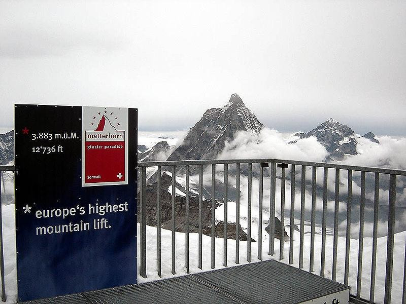 Immagine descrittiva - https://upload.wikimedia.org/wikipedia/commons/thumb/a/aa/Klein_Matterhorn_-_Zermatt_-_Switzerland_-_2005_-_04.JPG/800px-Klein_Matterhorn_-_Zermatt_-_Switzerland_-_2005_-_04.JPG Immagine descrittiva - https://upload.wikimedia.org/wikipedia/commons/thumb/a/aa/Klein_Matterhorn_-_Zermatt_-_Switzerland_-_2005_-_04.JPG/800px-Klein_Matterhorn_-_Zermatt_-_Switzerland_-_2005_-_04.JPG