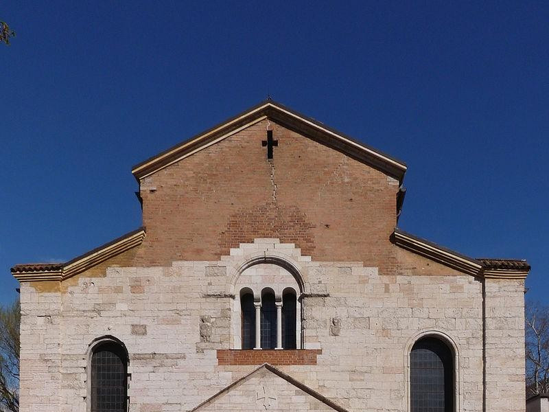 Immagine descrittiva - https://upload.wikimedia.org/wikipedia/commons/thumb/9/9a/Trento-San_Lorenzo-front.jpg/800px-Trento-San_Lorenzo-front.jpg