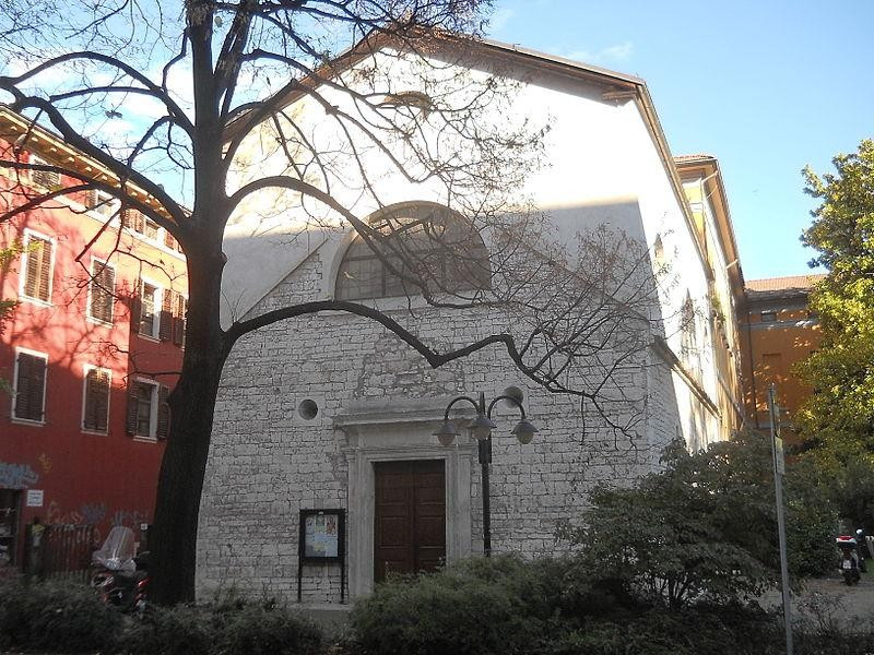 Immagine descrittiva - https://upload.wikimedia.org/wikipedia/commons/thumb/1/1c/ChiesaSantaChiaraTrento.jpg/800px-ChiesaSantaChiaraTrento.jpg Immagine descrittiva - https://upload.wikimedia.org/wikipedia/commons/thumb/1/1c/ChiesaSantaChiaraTrento.jpg/800px-ChiesaSantaChiaraTrento.jpg