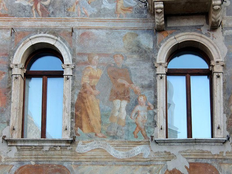 Immagine descrittiva - https://it.wikipedia.org/wiki/Case_Cazuffi-Rella#/media/File:Case_Cazzuffi_Rella_Affreschi_02.JPG Immagine descrittiva - https://it.wikipedia.org/wiki/Case_Cazuffi-Rella#/media/File:Case_Cazzuffi_Rella_Affreschi_02.JPG
