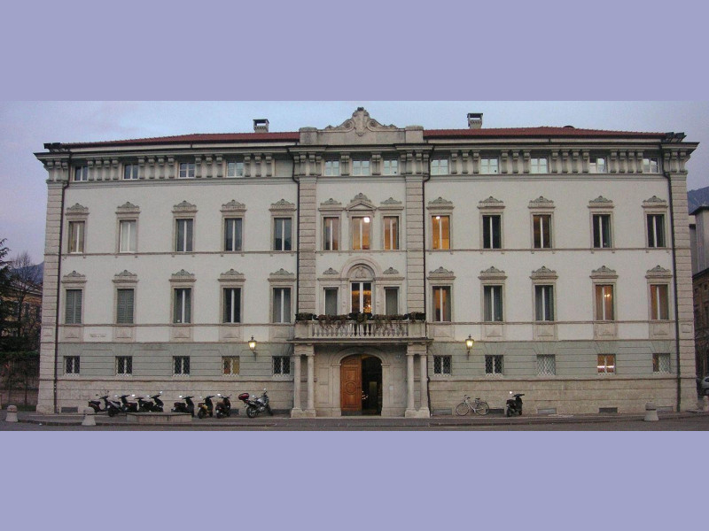 Immagine descrittiva - https://it.wikipedia.org/wiki/Trento#/media/File:Palazzo_Vescovo_Trento.JPG Immagine descrittiva - https://it.wikipedia.org/wiki/Trento#/media/File:Palazzo_Vescovo_Trento.JPG