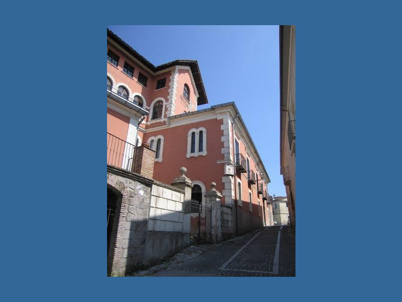 Immagine descrittiva - http://mw2.google.com/mw-panoramio/photos/medium/45735995.jpg Immagine descrittiva - http://mw2.google.com/mw-panoramio/photos/medium/45735995.jpg
