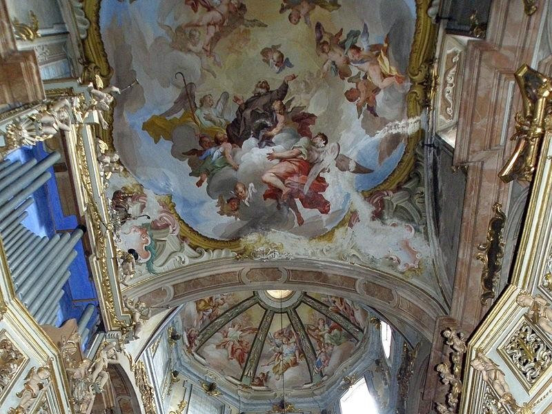 Immagine descrittiva - https://it.wikipedia.org/wiki/Basilica_di_San_Giulio#/media/File:Isola_San_Giulio_Basilica_3.JPG Immagine descrittiva - https://it.wikipedia.org/wiki/Basilica_di_San_Giulio#/media/File:Isola_San_Giulio_Basilica_3.JPG