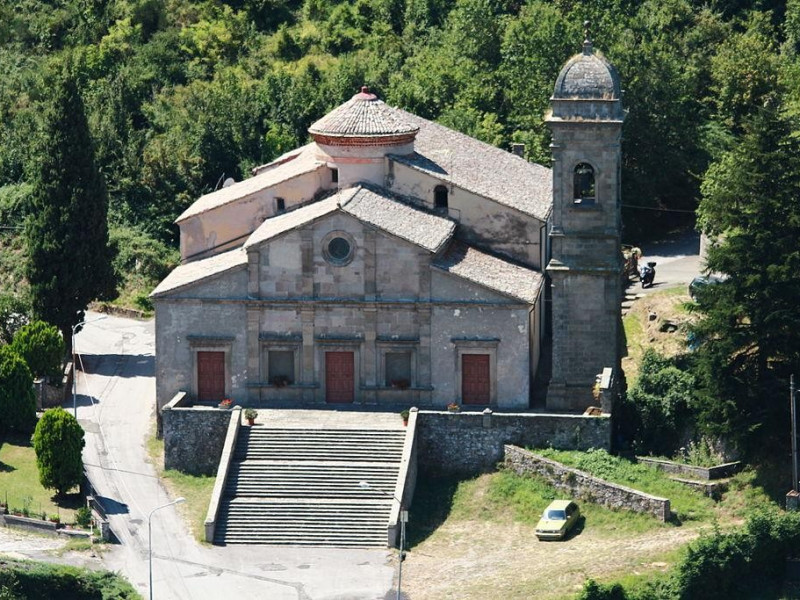 Immagine descrittiva - https://it.wikipedia.org/wiki/Santuario_della_Madonna_delle_Grazie_(Arcidosso)#/media/File:Santuario_della_Madonna_delle_Grazie_a_Arcidosso_GR.JPG Immagine descrittiva - https://it.wikipedia.org/wiki/Santuario_della_Madonna_delle_Grazie_(Arcidosso)#/media/File:Santuario_della_Madonna_delle_Grazie_a_Arcidosso_GR.JPG