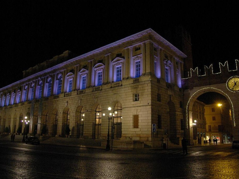 Immagine descrittiva - https://commons.wikimedia.org/w/index.php?title=User:Vuvueffino&action=edit&redlink=1 Immagine descrittiva - https://commons.wikimedia.org/w/index.php?title=User:Vuvueffino&action=edit&redlink=1