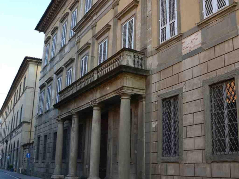 Immagine descrittiva - https://faieps.blob.core.windows.net/imgs/luoghi/4_3/1024x768/Toscana_PratoPistoia_Pistoia_PalazzoVescovile_1.jpg Immagine descrittiva - https://faieps.blob.core.windows.net/imgs/luoghi/4_3/1024x768/Toscana_PratoPistoia_Pistoia_PalazzoVescovile_1.jpg