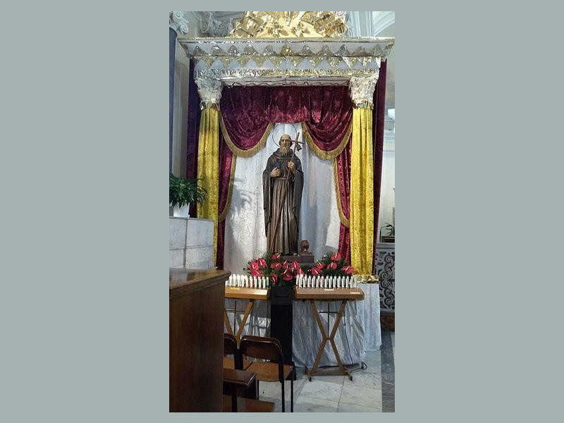 Immagine descrittiva - https://upload.wikimedia.org/wikipedia/it/thumb/7/75/SantAntonioAbateTrono.jpg/320px-SantAntonioAbateTrono.jpg Immagine descrittiva - https://upload.wikimedia.org/wikipedia/it/thumb/7/75/SantAntonioAbateTrono.jpg/320px-SantAntonioAbateTrono.jpg