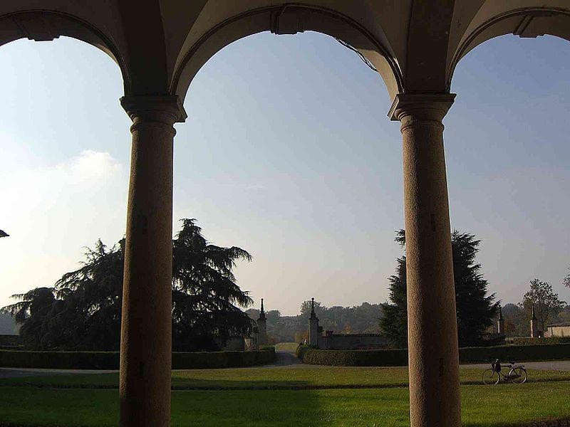 Immagine descrittiva - https://upload.wikimedia.org/wikipedia/commons/thumb/5/55/Monza_Mirabello_208.jpg/800px-Monza_Mirabello_208.jpg Immagine descrittiva - https://upload.wikimedia.org/wikipedia/commons/thumb/5/55/Monza_Mirabello_208.jpg/800px-Monza_Mirabello_208.jpg