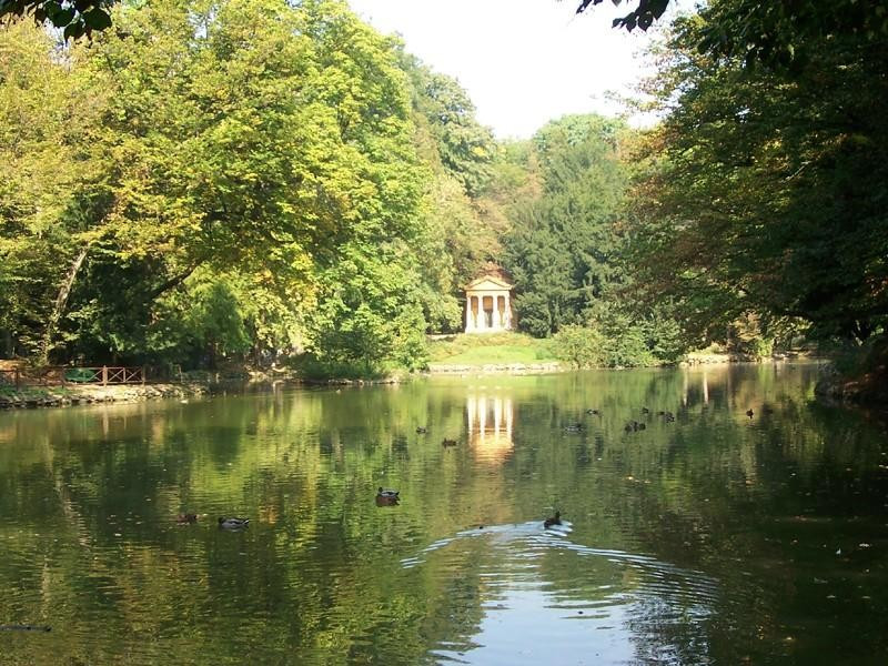 Immagine descrittiva - https://upload.wikimedia.org/wikipedia/commons/5/56/ParcoMonza.JPG Immagine descrittiva - https://upload.wikimedia.org/wikipedia/commons/5/56/ParcoMonza.JPG