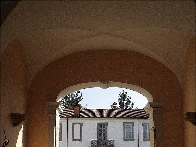 Immagine descrittiva - https://upload.wikimedia.org/wikipedia/commons/thumb/f/f0/Monza_Mirabello_211.jpg/800px-Monza_Mirabello_211.jpg