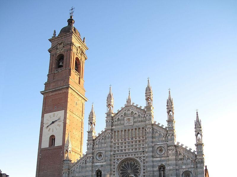 Immagine descrittiva - https://upload.wikimedia.org/wikipedia/commons/thumb/b/b4/Duomo_Monza.jpg/800px-Duomo_Monza.jpg Immagine descrittiva - https://upload.wikimedia.org/wikipedia/commons/thumb/b/b4/Duomo_Monza.jpg/800px-Duomo_Monza.jpg