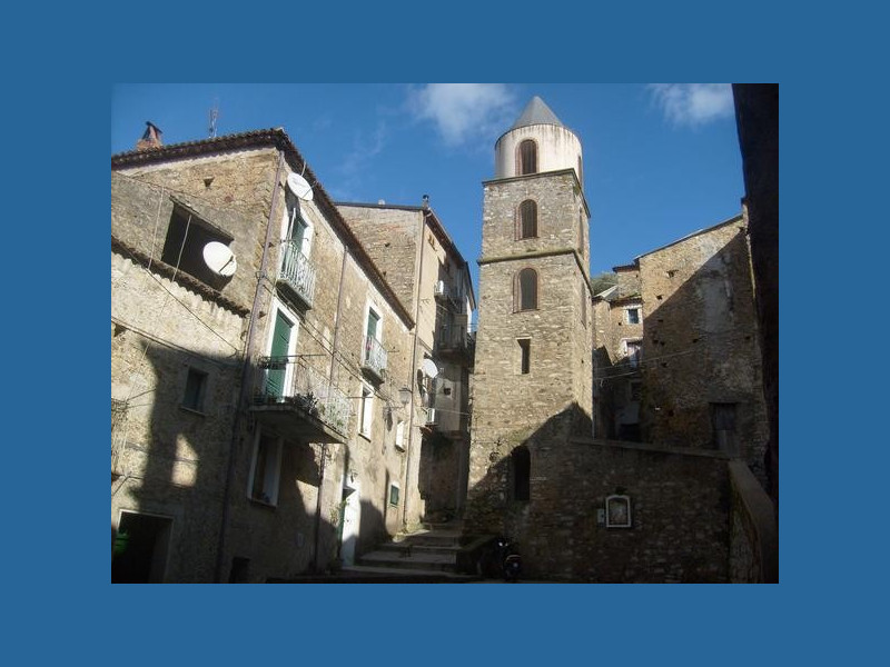 Immagine descrittiva - http://www.bbvalentepalinuro.it/wp-content/uploads/2012/04/centola-torre-campanaria.jpg Immagine descrittiva - http://www.bbvalentepalinuro.it/wp-content/uploads/2012/04/centola-torre-campanaria.jpg