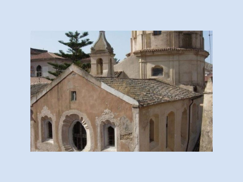 Immagine descrittiva - http://www.ilcirotano.it/wp-content/uploads/2015/11/Complesso-monastico-di-Santa-Chiara-a-Crotone.jpg Immagine descrittiva - http://www.ilcirotano.it/wp-content/uploads/2015/11/Complesso-monastico-di-Santa-Chiara-a-Crotone.jpg