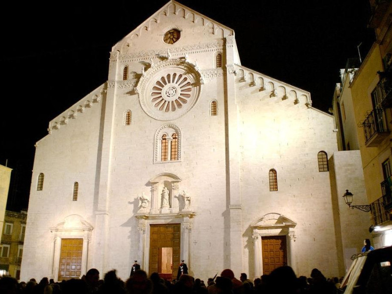 Immagine descrittiva - https://upload.wikimedia.org/wikipedia/commons/thumb/b/b1/Bari_Cattedrale_San_Sabino.jpg/1024px-Bari_Cattedrale_San_Sabino.jpg Immagine descrittiva - https://upload.wikimedia.org/wikipedia/commons/thumb/b/b1/Bari_Cattedrale_San_Sabino.jpg/1024px-Bari_Cattedrale_San_Sabino.jpg