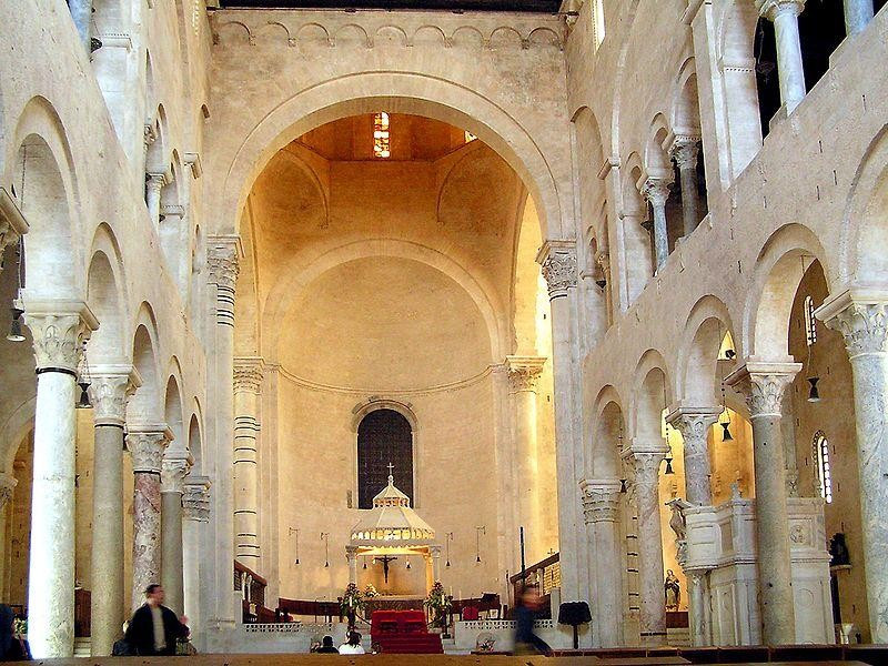 Immagine descrittiva - https://upload.wikimedia.org/wikipedia/commons/thumb/8/88/Bari_duomo_inside.jpg/800px-Bari_duomo_inside.jpg Immagine descrittiva - https://upload.wikimedia.org/wikipedia/commons/thumb/8/88/Bari_duomo_inside.jpg/800px-Bari_duomo_inside.jpg