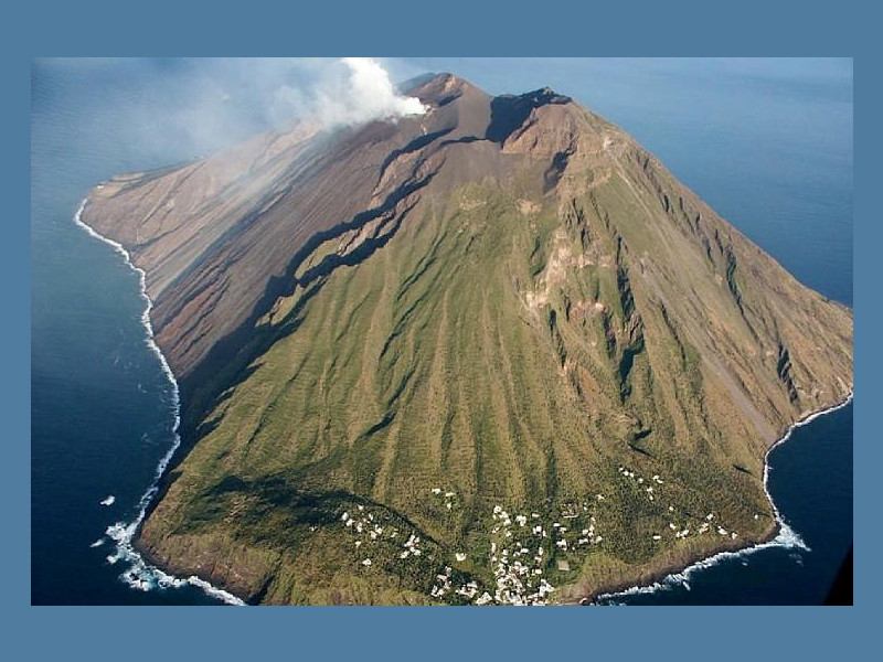 Immagine descrittiva - http://erez.sertel.it/erez/erez?src=imperatore/IMMAGINI/COSA_FARE/Sicilia/Eolie/Stromboli/1126833_Ginostra/ginostra_stromboli_3.jpg&tmp=imperatore&width=745 Immagine descrittiva - http://erez.sertel.it/erez/erez?src=imperatore/IMMAGINI/COSA_FARE/Sicilia/Eolie/Stromboli/1126833_Ginostra/ginostra_stromboli_3.jpg&tmp=imperatore&width=745