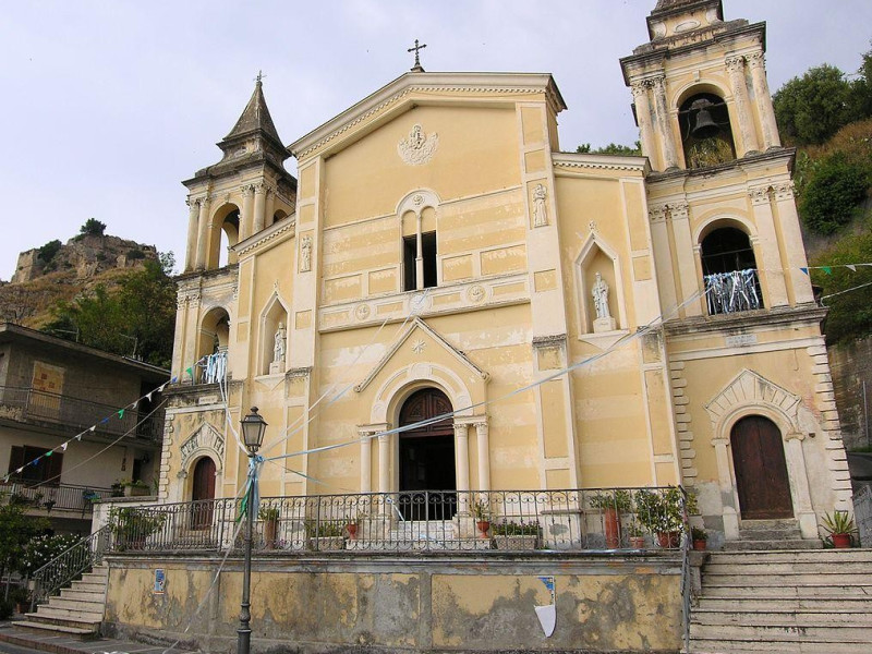 Immagine descrittiva - Di Luca Galli from Torino, Italy - Amantea, CC BY 2.0, https://commons.wikimedia.org/w/index.php?curid=35110053 Immagine descrittiva - Di Luca Galli from Torino, Italy - Amantea, CC BY 2.0, https://commons.wikimedia.org/w/index.php?curid=35110053