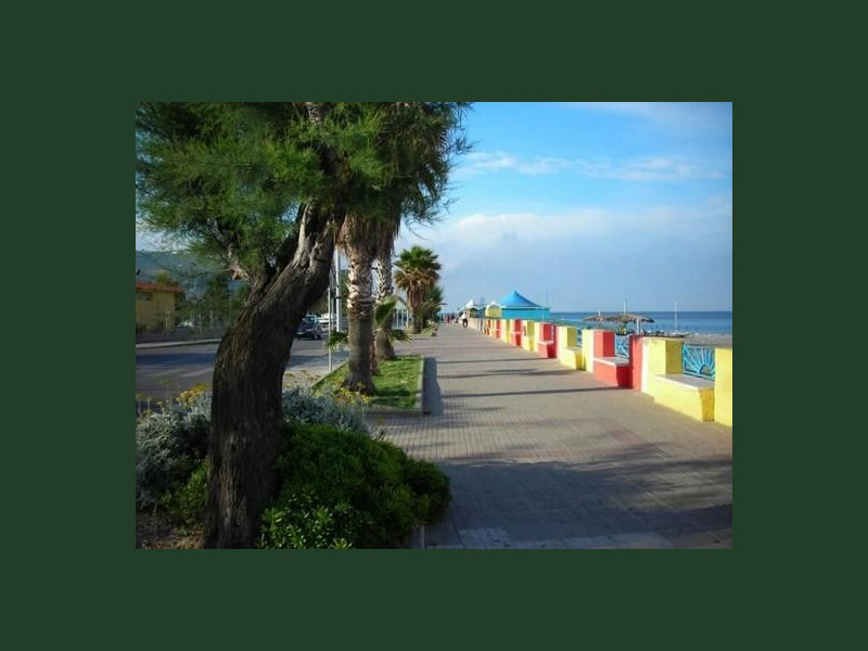 Immagine descrittiva - http://images.placesonline.com/photos/94909_amantea_lungomare_amantea.jpg Immagine descrittiva - http://images.placesonline.com/photos/94909_amantea_lungomare_amantea.jpg