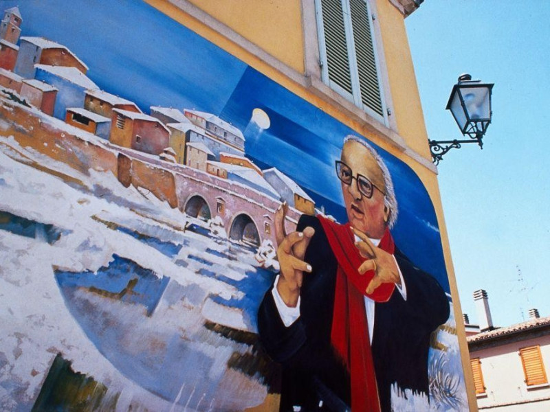 Immagine descrittiva - http://static.riviera.rimini.it/tl_files/gallerie/pop/murales-di-fellini.tif.jpg Immagine descrittiva - http://static.riviera.rimini.it/tl_files/gallerie/pop/murales-di-fellini.tif.jpg