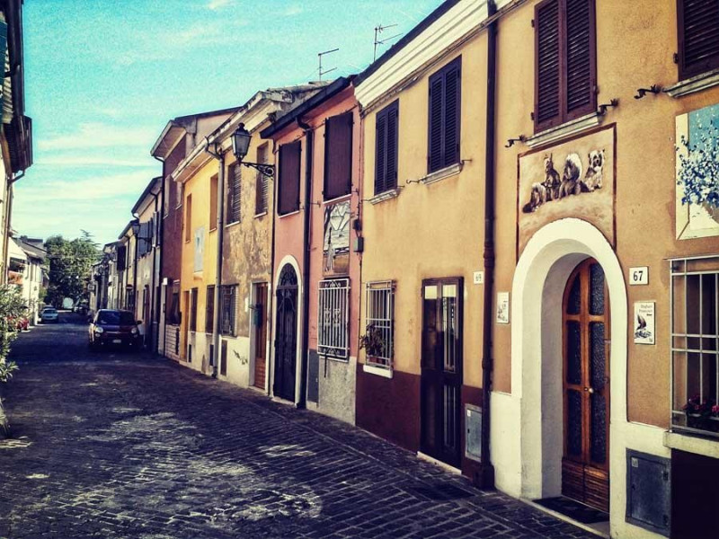 Immagine descrittiva - http://www.visit-rimini.com/wp-content/uploads/2014/09/via-marecchia-borgo-rimini.jpg Immagine descrittiva - http://www.visit-rimini.com/wp-content/uploads/2014/09/via-marecchia-borgo-rimini.jpg