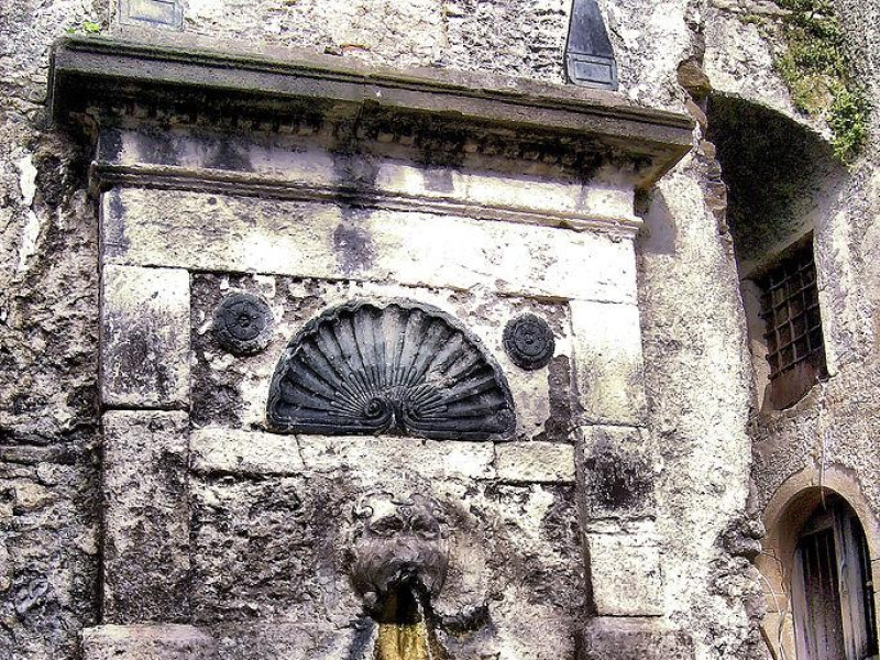 Funtana du Peshcaru (Fontana del Fantoccio)  Funtana du Peshcaru (Fontana del Fantoccio)