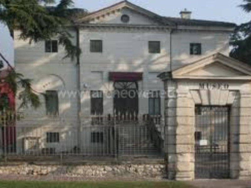 Immagine descrittiva - Immagine descrittiva -
