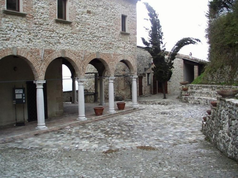 Immagine descrittiva - Immagine descrittiva -