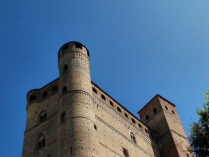 Castello di Serralunga d'Alba Castello di Serralunga d'Alba