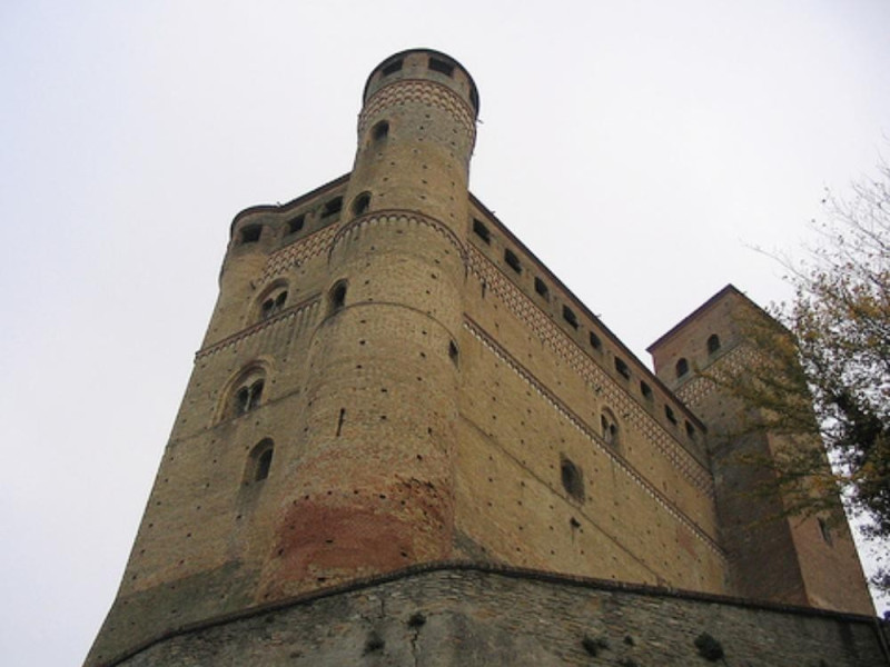 Castello di Serralunga d'Alba Castello di Serralunga d'Alba